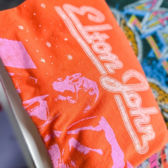 Daydreamer Elton John Graphic Tee NWT medium - Picture 3 of 4